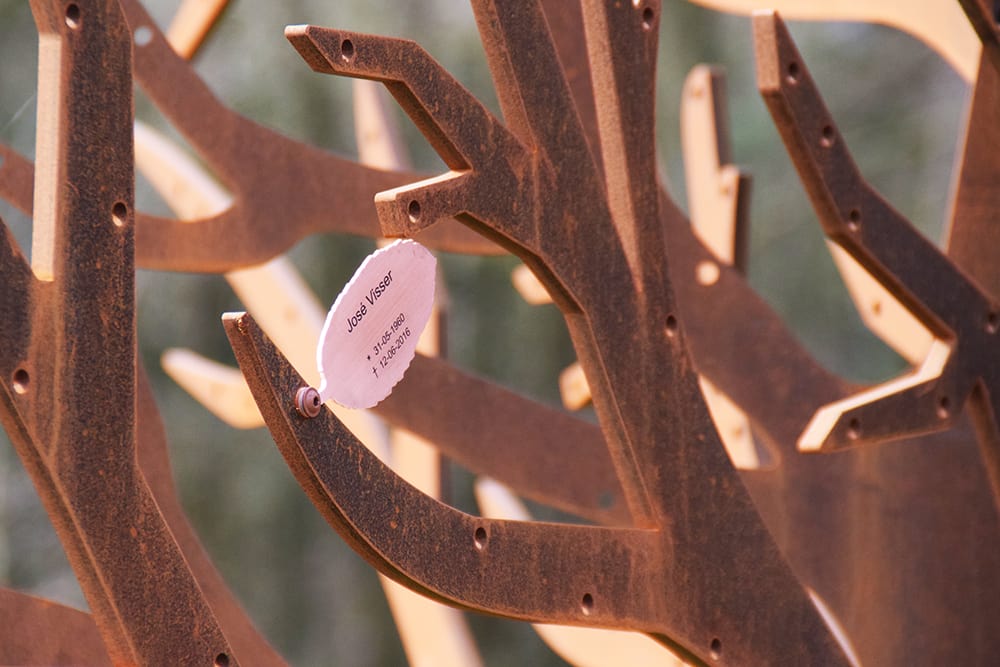 personal-memorial-leaves-memorial-trees
