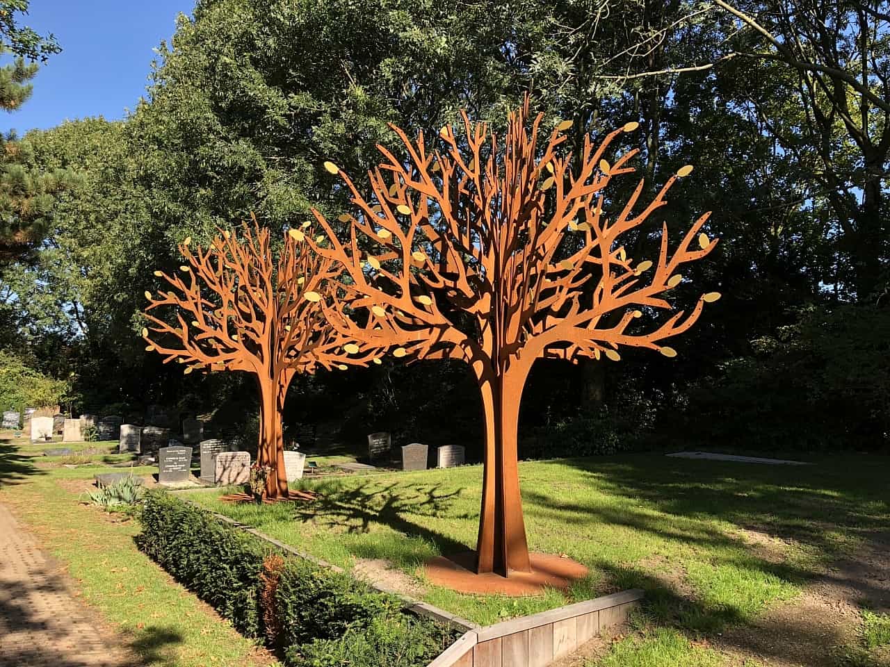 What are memorial trees Memorialtrees.co.uk